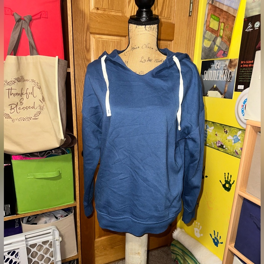 UNIVERSAL THREAD SWEATSHIRT